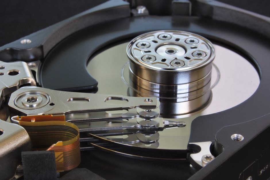 Moving Proxmox VM disks between storage pools